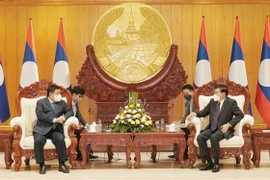 Tổng Bí Thư, Chủ tịch nước Cộng hòa Dân chủ nhân dân Lào Thongloun Sisoulith tiếp Bộ trưởng Nguyễn Chí Dũng. (Ảnh: Phạm Kiên/TTXVN) 