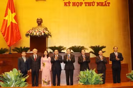 Lãnh đạo Quốc hội chúc mừng bà Võ Thị Ánh Xuân được bầu giữ chức Phó Chủ tịch nước, ông Nguyễn Hòa Bình được bầu giữ chức Chánh án Tòa án Nhân dân tối cao và ông Lê Minh Trí được bầu giữ chức Viện trưởng Viện kiểm sát Nhân dân tối cao nhiệm kỳ 2021-2026. 