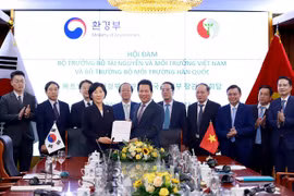 Bộ Tài nguyên và Môi trường Việt Nam và Bộ Môi trường Hàn Quốc ký kết Hợp tác toàn diện trong lĩnh vực môi trường. (Nguồn: Báo Tài nguyên & Môi trường)