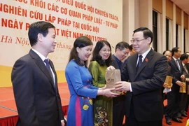 Chủ tịch Quốc hội gặp mặt cán bộ khối các cơ quan pháp luật