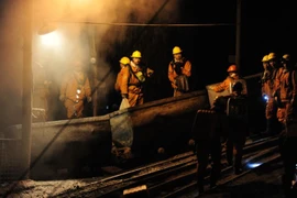 Lực lượng chức năng Trung Quốc đang điều tra nguyên nhân tai nạn. (Nguồn: AFP)