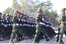 Các chiến sỹ Quân đội Nhân dân Lào. (Ảnh: TTXVN) 