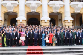 Các đồng chí lãnh đạo Đảng, Nhà nước chụp ảnh chung cùng đại biểu dự hội nghị. (Ảnh: Thanh Tùng/TTXVN)