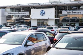 Ôtô tại một chi nhánh của hãng Volkswagen ở Berlin, Đức, ngày 7/5/2020. (Nguồn: THX/TTXVN) 