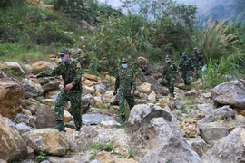 Cán bộ, chiến sỹ Đồn Biên phòng Si Ma Cai tuần tra kiểm soát khu vực biên giới. (Ảnh: Dương Giang/TTXVN) 