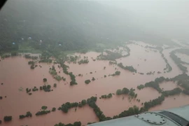 Quang cảnh ngập lụt tại Ratnagiri, bang Maharashtra, Ấn Độ ngày 23/7/2021. (Ảnh: AFP/TTXVN) 