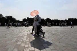 Mặc dù nhiệt độ ngày 3/7 của Bắc Kinh đã giảm, với 33 độ C ghi nhận trưa cùng ngày, nhưng dự báo nắng nóng gay gắt sẽ trở lại trong tuần này. (Nguồn: THX/TTXVN)