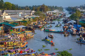 Chợ nổi Ngã Năm, một điểm tham quan nổi tiếng ở Sóc Trăng. (Nguồn: thamhiemmekong.com) 