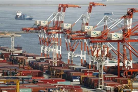 Cảng hàng hóa ở Tokyo, Nhật Bản. (Ảnh: Kyodo/TTXVN)