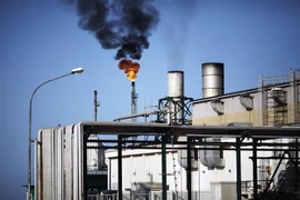 Một cơ sở khai thác dầu ở Zawiya, cách Thủ đô Tripoli của Libya 40km về phía tây. (Ảnh: AFP/TTXVN)