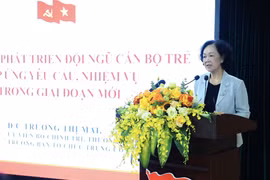 Thường trực Ban Bí thư, Trưởng ban Tổ chức Trung ương Trương Thị Mai truyền đạt chuyên đề “Công tác xây dựng phát triển đội ngũ cán bộ trẻ đáp ứng yêu cầu, nhiệm vụ trong giai đoạn mới.” (Ảnh: Minh Đức/TTXVN)