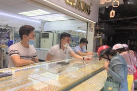 Một cửa hàng vàng ở Thành phố Hồ Chí Minh. (Ảnh: Hứa Chung/TTXVN) 