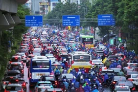 Hà Nội: Tắc đường nhiều tuyến phố trong ngày đầu tuần