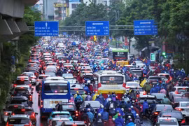 Hà Nội: Tắc đường nhiều tuyến phố trong ngày đầu tuần