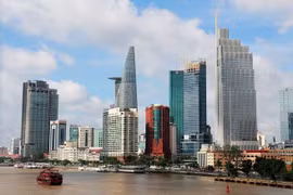 Trung tâm Thành phố Hồ Chí Minh bên sông Sài Gòn. (Ảnh: Hồng Đạt/TTXVN)