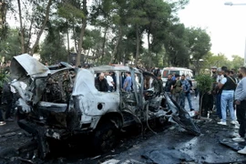 Phương tiện bị phá hủy trong vụ một không kích tại Syria. (Ảnh: THX/TTXVN)