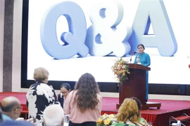 Chủ tịch Liên hiệp các tổ chức hữu nghị Việt Nam Nguyễn Phương Nga chia sẻ thông tin về quá trình phát triển của Việt Nam hiện nay. (Ảnh: An Đăng/TTXVN)