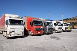 Đoàn xe chở hàng cứu trợ của Liên hợp quốc tới vùng Tây Bắc Syria ngày 9/2/2023. (Ảnh: AFP/TTXVN)