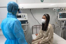 Bệnh nhân N.T.T đang cách ly và điều trị tại Bệnh viện đa khoa tỉnh Thanh Hóa. (Ảnh: Hoa Mai/TTXVN) 