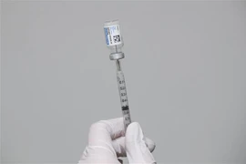 Vaccine phòng COVID-19 của hãng Johnson & Johnson (Mỹ). (Nguồn: AFP/TTXVN) 