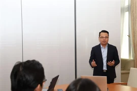 Chủ tịch Mạng lưới đổi mới sáng tạo Việt Nam tại châu Âu Nguyễn Việt Anh phát biểu. (Ảnh: Vũ Tùng/TTXVN) 