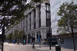 Cảnh vắng vẻ trên đường phố tại London, Anh ngày 8/5/2020 trong bối cảnh dịch COVID-19 lan rộng. (Nguồn: THX/TTXVN) 