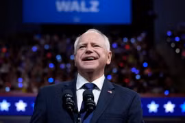 Ứng viên đảng Dân chủ, Phó Tổng thống Mỹ Kamala Harris xác nhận chọn ông Tim Walz là người đồng hành tranh cử trong cuộc đua vào Nhà Trắng tháng 11 tới. (Ảnh: ABC7NY/TTXVN)