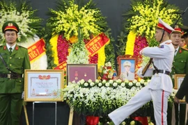 Lễ viếng, truy điệu và tiễn đưa các liệt sỹ về nơi an nghỉ cuối cùng. (Ảnh: Thành Đạt/TTXVN) 