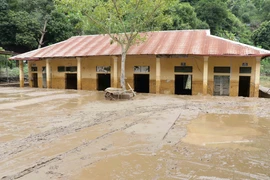 [Photo] Lễ khai giảng đặc biệt ở ngôi trường vùng lũ Tạ Khoa