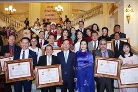 Chủ tịch nước dự Lễ trao tặng danh hiệu “Nghệ sỹ Nhân dân,” “Nghệ sỹ Ưu tú”