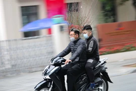 [Photo] Nhiều người không đội mũ bảo hiểm trong dịp Tết