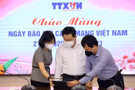 Trưởng Ban Tuyên giáo TW chúc mừng TTXVN nhân Ngày 21/6