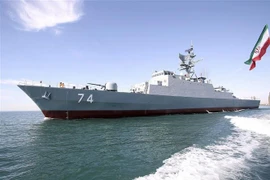 Tàu khu trục của Iran tại eo biển Hormuz. (Nguồn: AFP/TTXVN) 