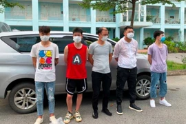 Lào Cai bắt giữ 2 xe chở 10 người Trung Quốc nhập cảnh trái phép