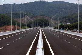 Cao tốc Vân Đồn-Móng Cái. (Ảnh: Huy Hùng/TTXVN) 