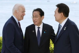 Tổng thống Mỹ Joe Biden, Thủ tướng Nhật Bản Fumio Kishida và Tổng thống Hàn Quốc Yoon Suk Yeol tại cuộc gặp bên lề Hội nghị thượng đỉnh G7 ở Hiroshima, Nhật Bản ngày 21/5/2023. (Ảnh: Kyodo/TTXVN)