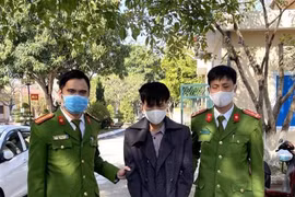 Đối tượng Sùng A Tông bị công an bắt giữ. (Nguồn: TTXVN phát) 