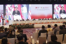 Chủ tịch Quốc hội Vương Đình Huệ phát biểu tại Phiên toàn thể thứ nhất Đại Hội đồng Liên Nghị viện các nước Đông Nam Á lần thứ 44 (AIPA-44) vào chiều 7/8. (Ảnh: Doãn Tấn/TTXVN)