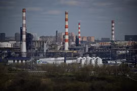 Một nhà máy lọc dầu ở ngoại ô Moskva, Nga. (Ảnh: AFP/TTXVN)