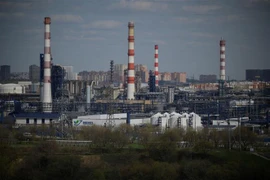Một nhà máy lọc dầu ở ngoại ô Moskva, Nga. (Ảnh: AFP/TTXVN)