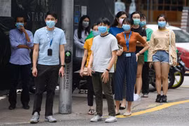 Người dân đeo khẩu trang phòng lây nhiễm COVID-19 tại Kuala Lumpur, Malaysia ngày 7/10/2020. (Nguồn: AFP/TTXVN) 