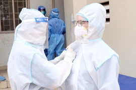 Hình ảnh những 'chiến sỹ' áo blouse trắng trong cuộc chiến chống dịch