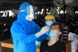 Xét nghiệm COVID-19. (Ảnh: Thế Duyệt/TTXVN) 