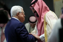 Thái tử Saudi Arabia Mohammed bin Salman và Tổng thống Palestine Mahmoud Abbas. (Nguồn: Reuters)