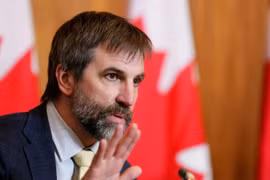Bộ trưởng Môi trường và Biến đổi khí hậu Canada Steven Guilbeault. (Nguồn: The Canadian Press)