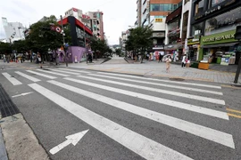 Cảnh vắng vẻ trên đường phố do quy định giãn cách phòng dịch COVID-19 tại Seoul, Hàn Quốc ngày 12/9/2020. (Nguồn: Yonhap/TTXVN) 