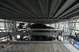 Thiếu bãi đỗ xe, Thành phố Hồ Chí Minh đề xuất nhiều cơ chế chính sách thu hút đầu tư xã hội hóa, hướng đến triển khai các bãi đỗ xe thông minh, lắp ghép. (Ảnh: Tuấn Anh/TTXVN)