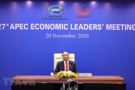 Chủ tịch nước Nguyễn Xuân Phúc tham dự Hội nghị Cấp cao APEC lần thứ 27 năm 2020 tại điểm cầu Hà Nội. (Ảnh: Thống Nhất/TTXVN) 