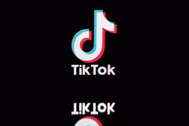 Biểu tượng của TikTok trên màn hình máy tính bảng. (Nguồn: AFP/TTXVN) 