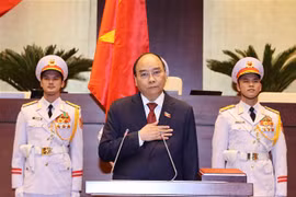 Chủ tịch nước Nguyễn Xuân Phúc tuyên thệ nhậm chức. (Ảnh: Thống Nhất/TTXVN)